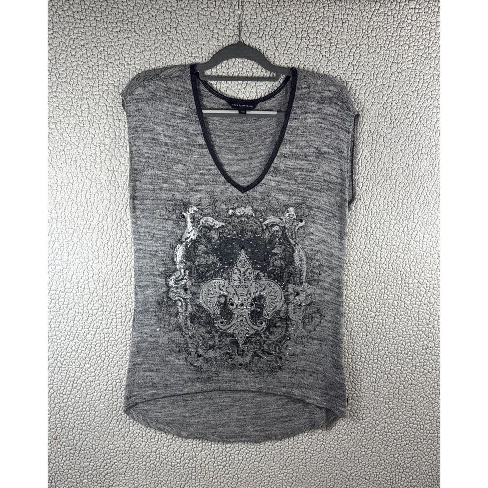 Rock & Republic Gray V-Neck Graphic Top
